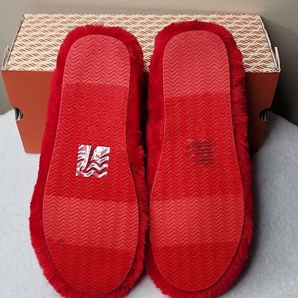 NIB Fabletics Slip On Fur Slippers - Cherry - Size 8 - Picture 6 of 8